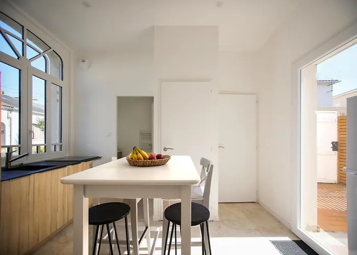 Aux Trois Mousquetaires - Proche Jardin Dumaine